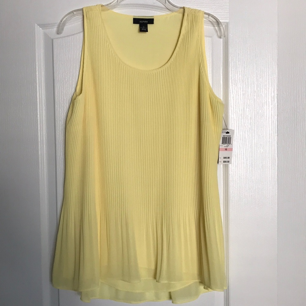 - 🍋 Lemon Yellow Flowy Top🍋